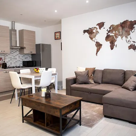 The Middle House Apartment *