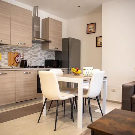 Apartment The Middle House Vitinia